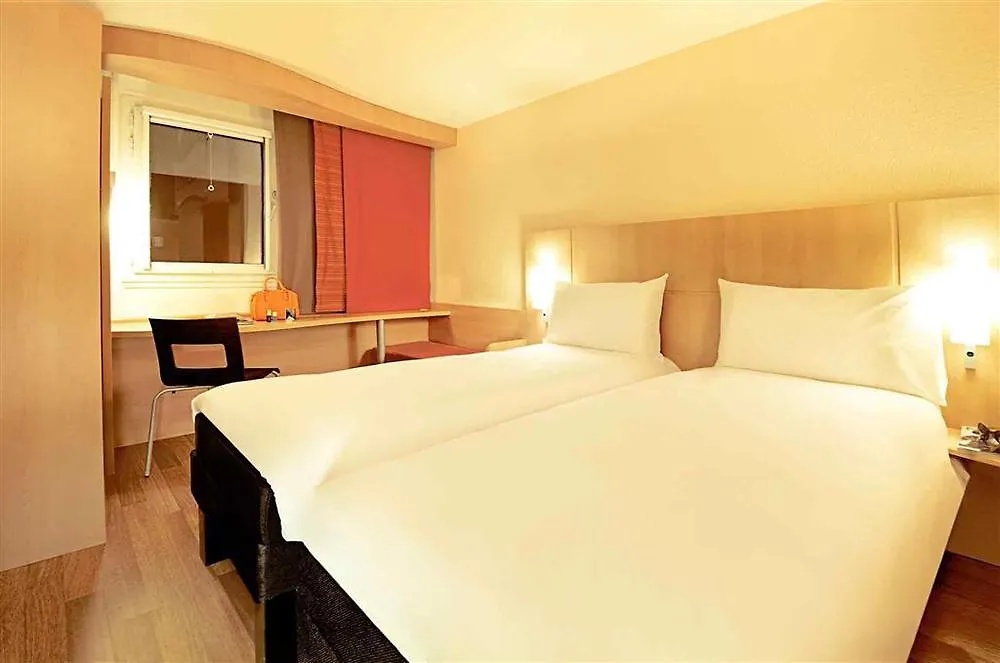 ***  Ibis Maine Montparnasse Hotel Paris França